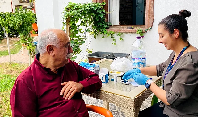 Antalya Muratpaşa'dan kıdemli kent sakinlerine sağlık desteği