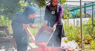 Antalya'da kışlık ürünler raflarda yerini aldı