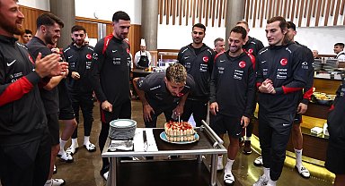 Atakan Karazor'un doğum günü Milli Kamp'ta kutlandı