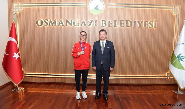 Başkan Erkan Aydın Bursa’nın Gururu Şampiyon Sporcuyu Ağırladı