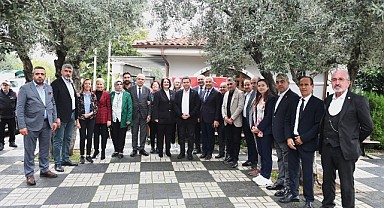 Başkan Erkan Aydın Yenibağlar Mahallesini ziyaret etti