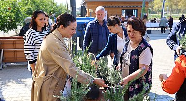 Başkan Sengel, kadın üreticilerle Efes Tarlası'nda buluştu