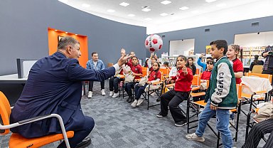 Başkan Tugay okudu, Kadifekaleli çocuklar dinledi