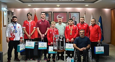 Başkan Yılmaz Şampiyonları Ağırladı