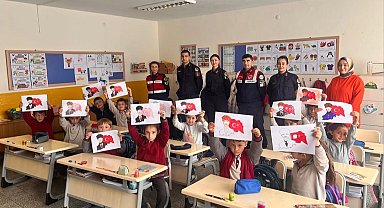 Bilecik Jandarma'dan miniklere güvenlik ve trafik eğitimi