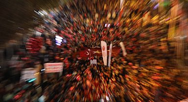 Bursa 102. yılda da tek yürek! Edis konseriyle Cumhuriyet coşkusu