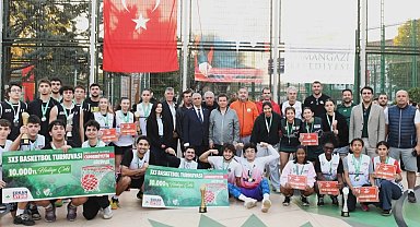 Bursa Osmangazi'de basketler Cumhuriyet için atıldı