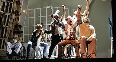 Bursa Şehir Tiyatrosu'ndan 'Guguk Kuşu' ile merhaba