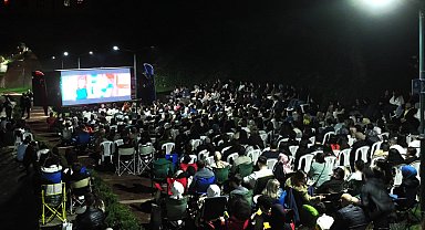 Bursa'da açık havada sinema keyfi
