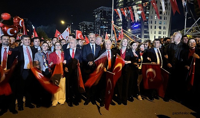 Bursada Coşkulu 29 Ekim Cumhuriyet Bayramı Kutlaması