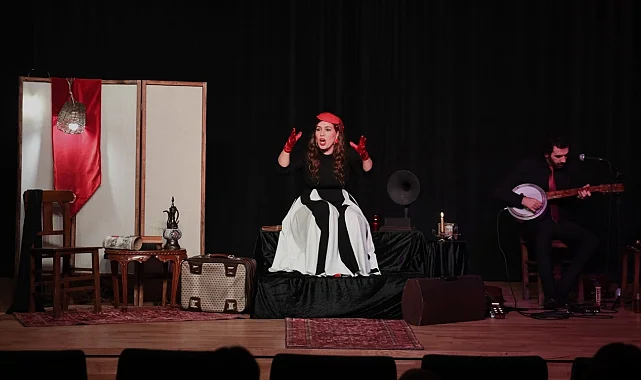 Cumhuriyet'in kuruluşu Bursa Osmangazi'de tek kişilik müzikalle anlatıldı