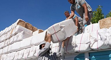 Denizli'de yangınzedelere yem ve saman desteği