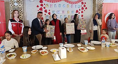 Erzurum'da 'Geleceğin Umudu Kızlarımız' ile kız çocuklarına destek