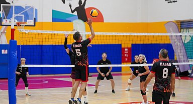 İstanbul Beylikdüzü'nde 'Atatürk Kupası Voleybol Turnuvası' başladı