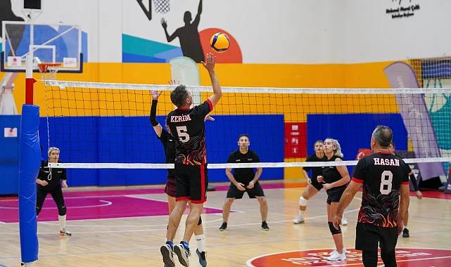 İstanbul Beylikdüzü'nde 'Atatürk Kupası Voleybol Turnuvası' başladı