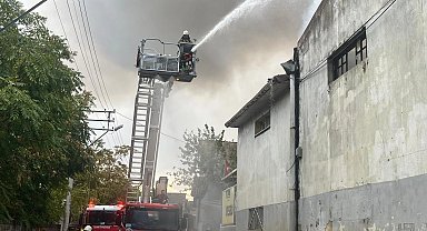 İzmir Bornova'daki depo yangınına hızlı müdahale 