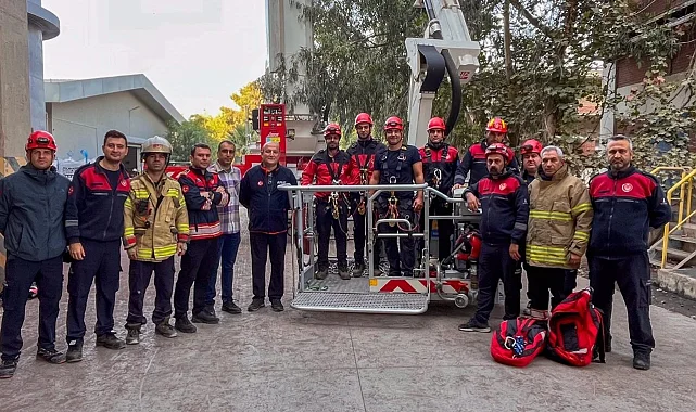 İzmir İtfaiyesi'nden baş döndüren kurtarma operasyonu