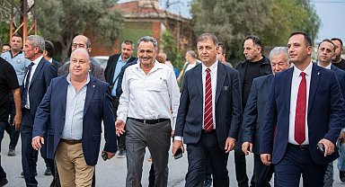 İzmir'de Başkan Tugay'dan ayakkabıcılara ziyaret