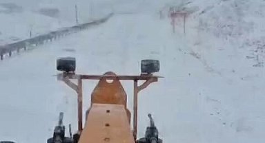 Karayolları kar etkisiyle yol temizleme çalışmalarında