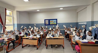 Kitap Fuarının Habercisi Kumbaralar Öğrencilere Dağıtıldı