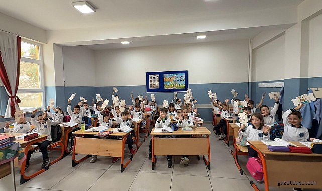 Kitap Fuarının Habercisi Kumbaralar Öğrencilere Dağıtıldı