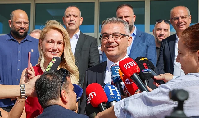 KKTC'nin 6. Cumhurbaşkanı mazbatasını aldı... Yemin töreni 24 Ekim'de