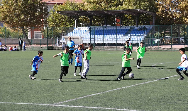 Konya Karatay'da ilkokullar arası futbol heyecanı