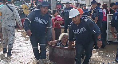 Meksika'da sel: Ölü ve yaralılar var! Meksika Donanması binlerce kişiye yardım ulaştırıyor