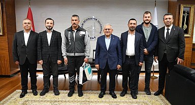 Memduh Büyükkılıç kahramanı ağırladı