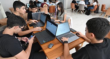 Mersin'de gençler uzay için kod yazdı