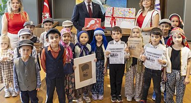 Mersin'de miniklerden Cumhuriyet coşkusu