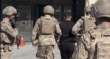 Milli değerlere saygısızlık operasyonu! Türk bayrağına ayak basma videosunu beğenen şüpheli gözaltında