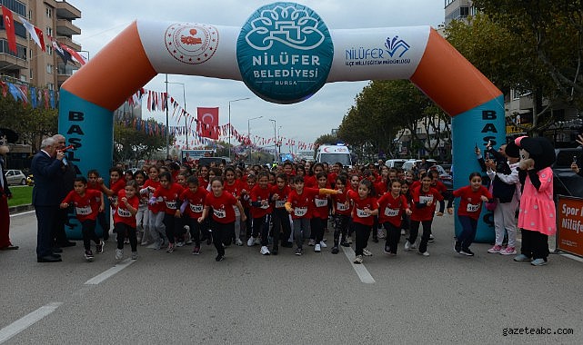 Nilüfer’de binden fazla öğrenci Cumhuriyet için koştu