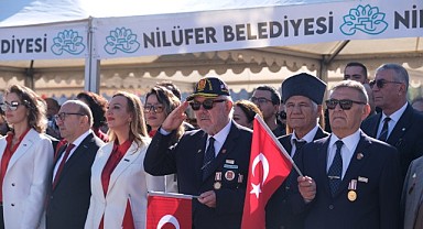 Nilüfer’de Cumhuriyet coşkusu çelenk töreni ile başladı