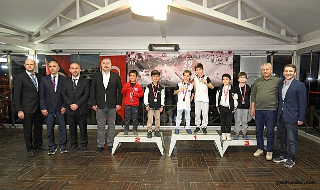 Osmangazi’de Satranç Ustaları Kupalarına Kavuştu