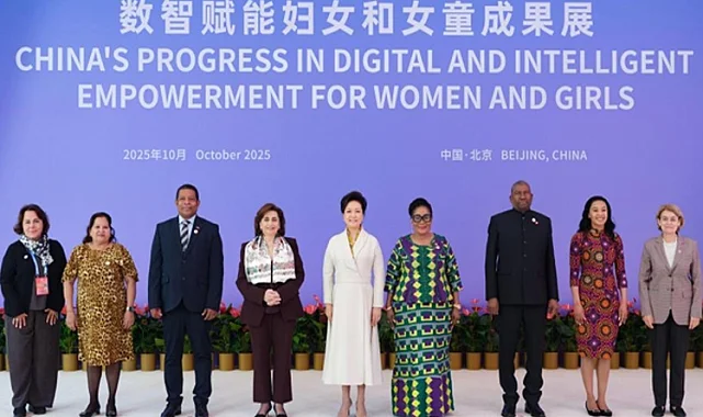 Peng Liyuan'dan kadınlar ve kız çocukları için teknoloji çağrısı