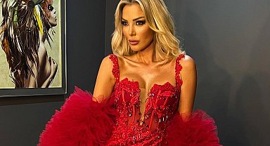 Petek Dinçöz zarafeti ile mest etti