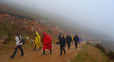 Sakarya'da 16 km boyunca durmadan yürüdüler