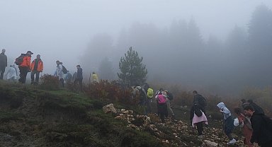 Sakarya'da sisler içindeki Kılıçkaya'da büyüleyici gün