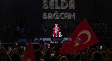 Selda Bağcan'dan Mersin'de Cumhuriyet Bayramı konseri