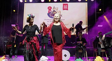 Suzan Kardeş'ten Ayvalık'ta Balkan Rüzgarı!