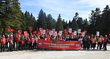 Uludağ’da yüzlerce kişi Cumhuriyetin izinde yürüdü