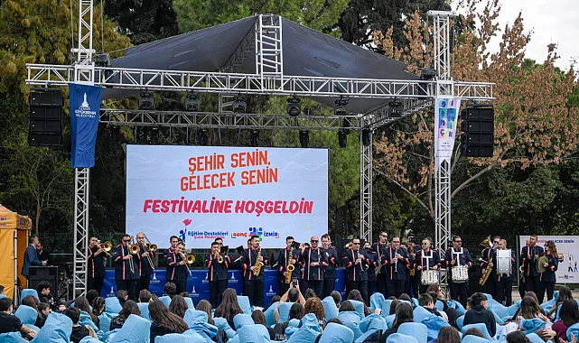 Üniversiteli gençler İzmir'e festivalle "merhaba" dedi