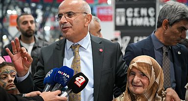 88 yaşındaki Emine Teyze okumanın yaşı olmadığını gösterdi