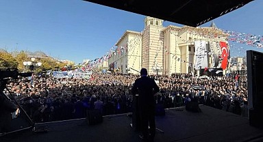Anahtar Parti 1'nci yaşında 30 bin kişiyle salona sığmadı 
