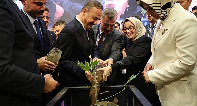 Anahtar Parti ilk yaşında 30 bin kişiyle salona sığmadı