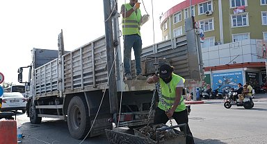 Antalya'da yağmur suyu hatları temizleniyor