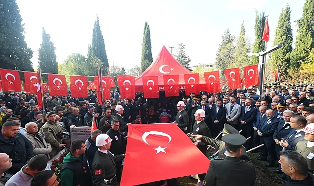 Balıkesir, şehit Uzman Çavuş Emre Sayın'ı son yolculuğuna uğurladı