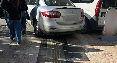 Bu kadarına da pes! Düzce'de görme engellilere yapılan yolu kapattı!