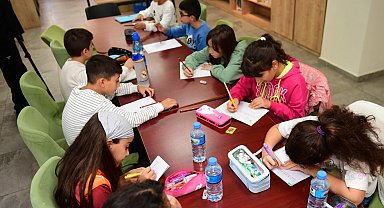 Bursa Osmangazi'de çocuklar hayallerini kağıda döküyor